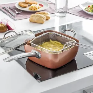 Een praktische en complete keramische pan met anti-aanbaklaag van ideale kwaliteit voor het comfortabel en snel bereiden van een veelvoud aan voedsel.
