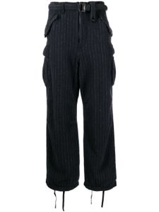 sacai pantalon cargo à fines rayures - Gris