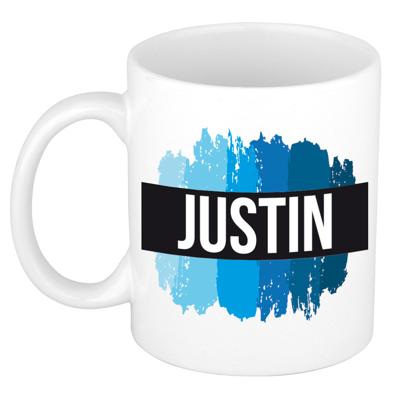 Justin naam cadeau koffie mok - beker - met blauw verfstrepen - Cadeau collega - vaderdag