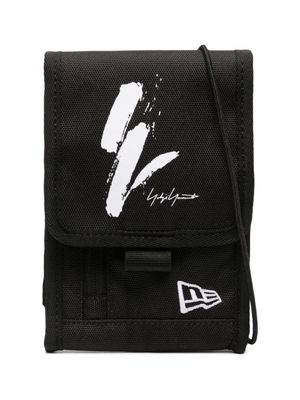 Yohji Yamamoto pochette à logo brodé - Noir