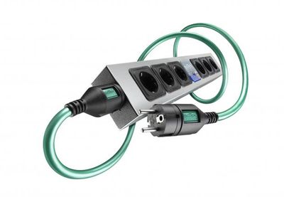 Isotek: EVO3 V5 polaris 6-voudig netfilter + Initium netkabel C13 - 1,5 meter