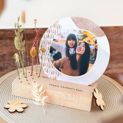 Forex kaart hexagon in houten houder met full color print en droogbloemen