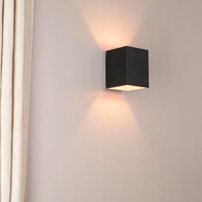 Cometa nero oro by LUSENZ - Up and downlight - Rechthoekige wandlamp met mat zwarte coating en gouden interieur