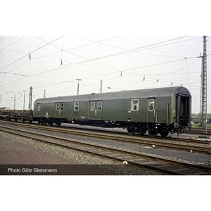 Arnold HN4417 N set van 2 postwagens post-mrz van de DB