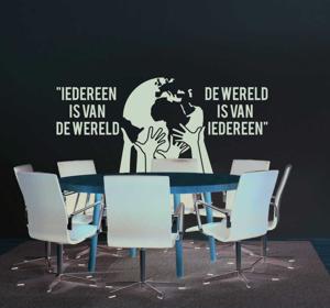 Muurstickers tekst Iedereen is van de wereld