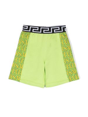 Versace Kids bermuda à logo imprimé - Vert
