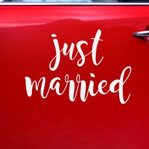 PartyDeco trouwauto decoratie sticker Just Married - Bruiloft - wit - 33 x 45 cm - pas getrouwd   -