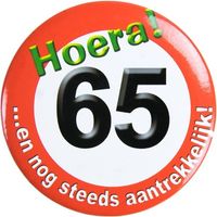 Button 65 jaar verkeersbord