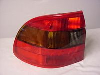 Achterlicht links vanaf 9e maand 1994 4-deurs& CABRIO 3738931