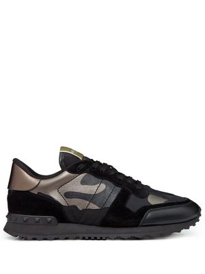 Valentino Garavani baskets Rockrunner à motif camouflage - Noir