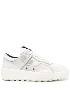 Moncler baskets en cuir à patch logo - Blanc