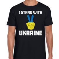 I stand with Ukraine t-shirt zwart heren - Oekraine shirt met Oekraiense vlag in vingers - thumbnail