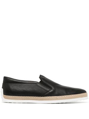 Tod's espadrilles à logo embossé - Noir