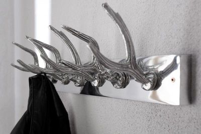 Decoratieve wandkapstok DEER 50cm zilver gepolijst aluminium hertengewei kapstokhaak - 22529