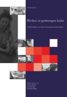 Werken in gedwongen kader - Anneke Menger, Jacqueline Bosker, Lous Krechtig - Paperback (9789085602484) - thumbnail