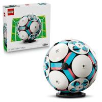 LEGO Editions 43019 De voetbal - Bouwspeelgoed voor 10+ - Sportcadeau