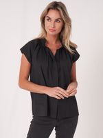 Blouse met plooitjes en koordje aan de hals