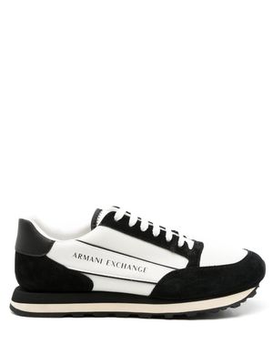 Armani Exchange baskets à logo imprimé - Blanc
