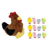 Pluche bruine kippen knuffel - 25 cm - met 12x stuks mini kuikentjes 3 cm - Paas/pasen decoratie