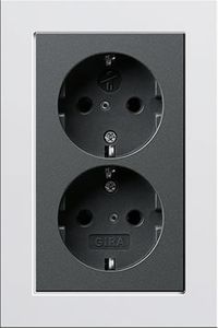 Dubbel stopcontact antraciet met Gira esprit aluminium afdekraam recht