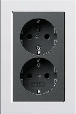 Dubbel stopcontact antraciet met Gira esprit aluminium afdekraam recht