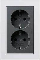 Dubbel stopcontact antraciet met Gira esprit aluminium afdekraam recht