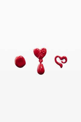 Rode hartvormige oorbellen Zalio - RED - U Rode hartvormige oorbellen Zalio - RED - U