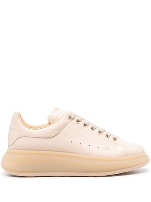 Alexander McQueen baskets Oversized - Tons neutres