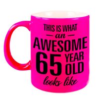 Awesome 65 year cadeau mok / beker neon roze 330 ml - thumbnail