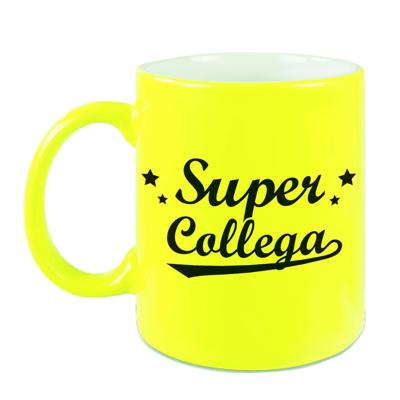 Super collega tekst koffiemok - cadeau beker - 300 ml - neon geel - werk - bedankt - kantoor - keram