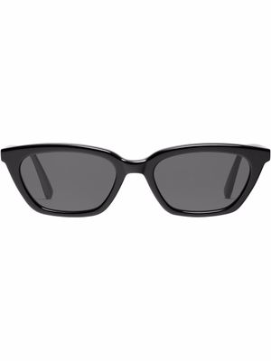 Gentle Monster lunettes de soleil Loti à monture papillon - Noir