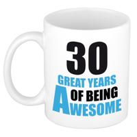 Verjaardag 30 jaar Koffiemok Cadeau - Great years of being awesome - wit/blauw