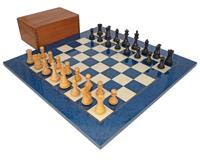 De blauwe en zwarte toernooi-schaakset met Opbergkist voor schaakstukken
