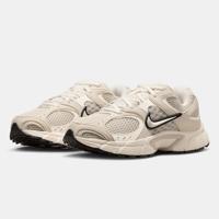 Nike V5 RNR Sneakers Dames Beige - Maat 38.5 - Kleur: Beige | Soccerfanshop