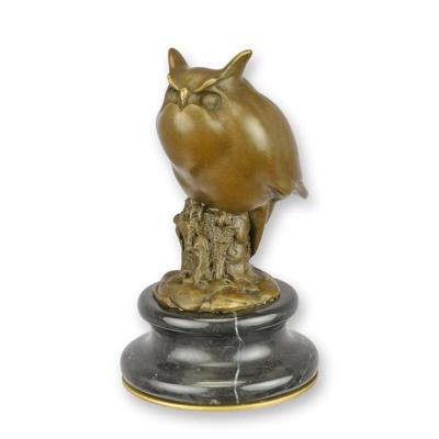 A BRONZE SCULPTURE OF AN OWL (BRASS PLATE UNDERNEATH BASE)