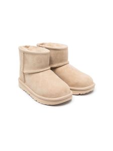 UGG Kids bottines en daim Mini II à patch logo - Tons neutres