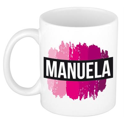 Manuela naam cadeau koffie mok - beker - met roze verfstrepen - Cadeau collega - moederdag