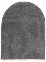 Brunello Cucinelli bonnet en maille nervurée - Gris