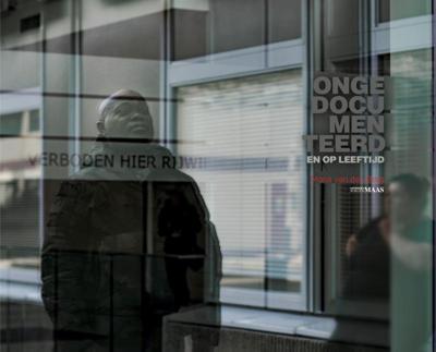 Ongedocumenteerd en op leeftijd (Paperback)