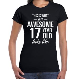 Awesome 17 year / 17 jaar cadeau t-shirt zwart dames