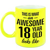 Awesome 18 year cadeau mok / beker neon geel 330 ml - thumbnail