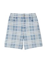 Burberry Kids short en jean à carreaux - Bleu