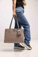 Guess Power Play Tech Tote Tas Dames Beige - Maat One Size - Kleur: Beige | Soccerfanshop
