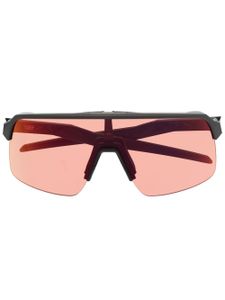 Oakley lunettes de soleil teintées à plaque logo - Noir