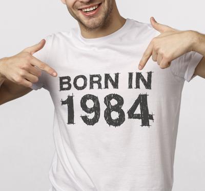 Gepersonaliseerde geboren in jaar t-shirt