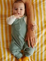 Geboorteset met tuinbroek en geborduurde body voor baby's PETIT BATEAU saliegroen