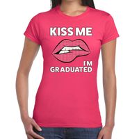 Kiss me I am graduated t-shirt roze dames - thumbnail