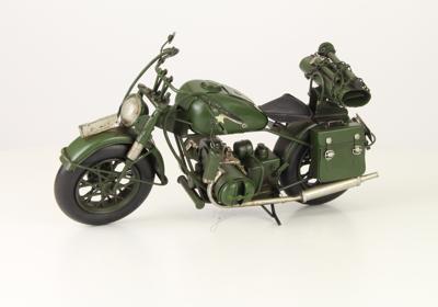 EEN TINNEN MODEL VAN EEN MILITAIRE MOTORFIETS