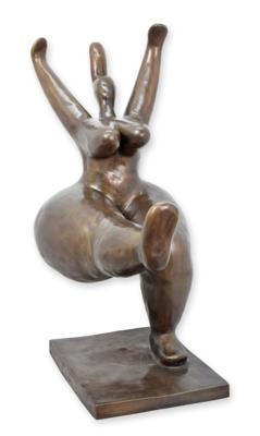 A MODERN BRONZE SCULPTURE OF A LADY