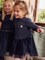 Kerstmeisjesjurk van twee soorten materiaal inkt